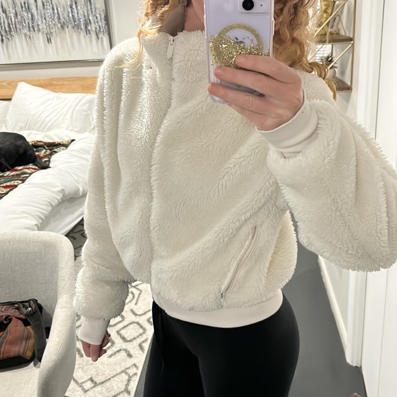 SOLD ALO Yoga Sherpa jacket S - Picture 2 of 8